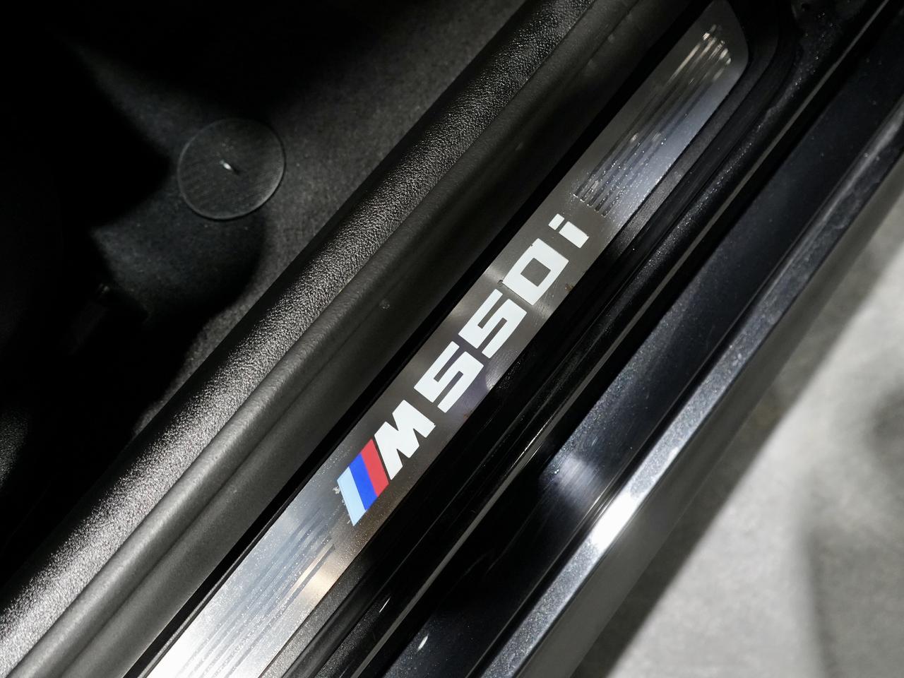 2022 BMW 5 Series M550i xDrive|HUD|HARMAN K|360CAM|ROOF|NO ACCIDENT Photo