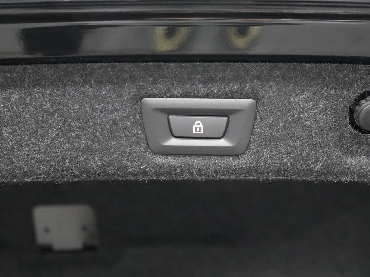 2022 BMW 5 Series M550i xDrive|HUD|HARMAN K|360CAM|ROOF|NO ACCIDENT Photo