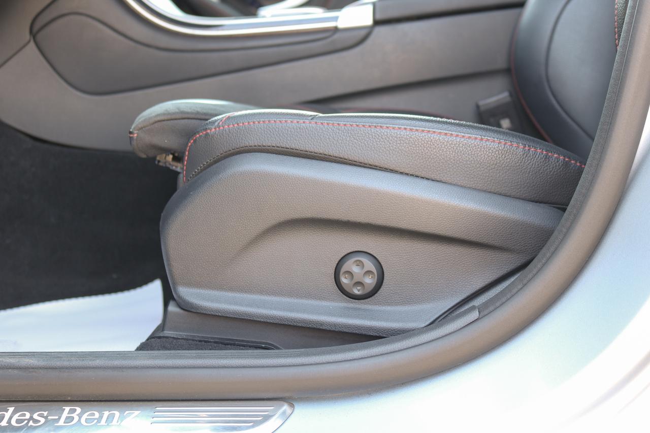 2023 Mercedes-Benz GLC GLC 300 4MATIC Coupe | NAVIGATION | SUNROOF | Photo