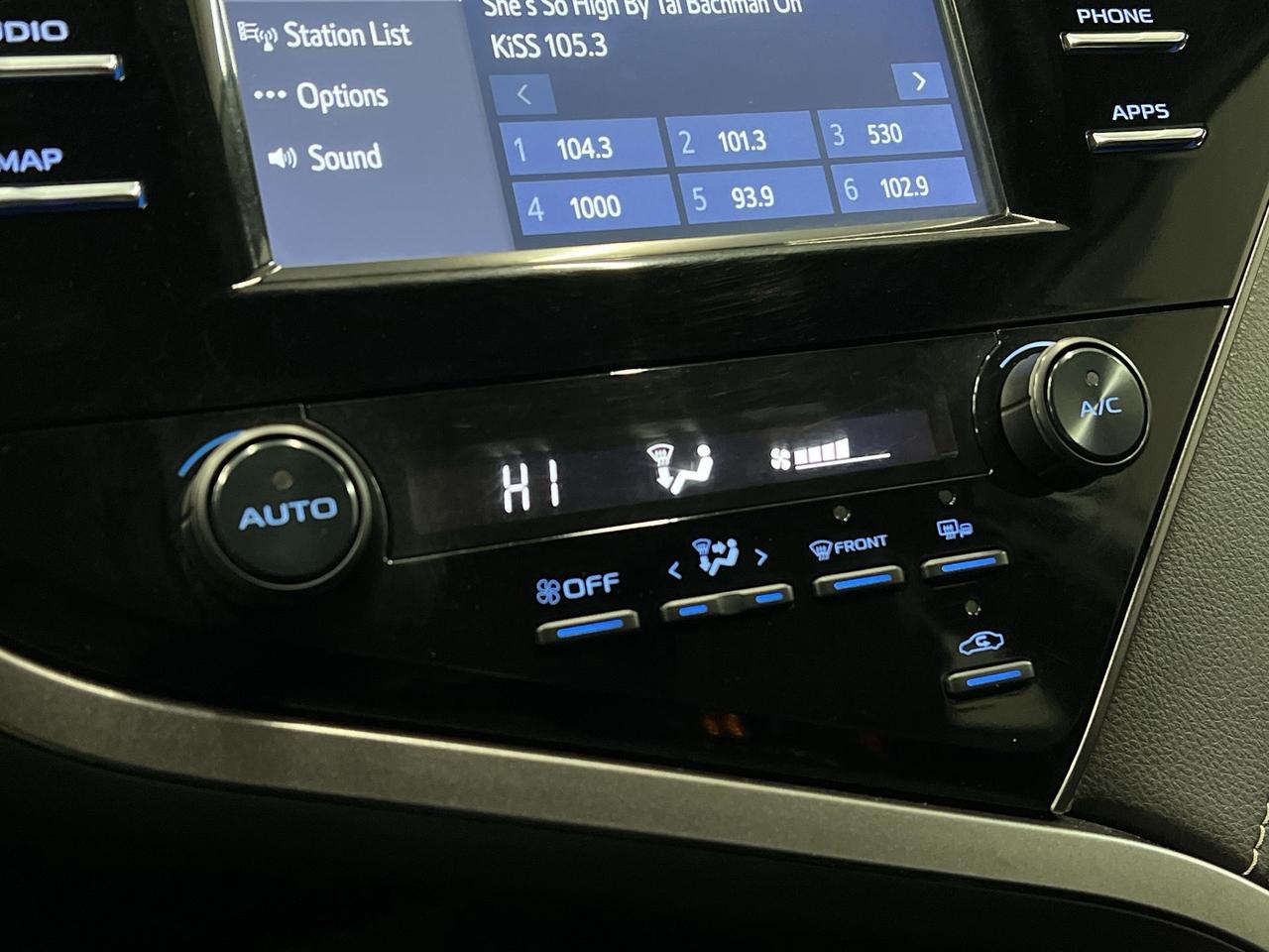 2020 Toyota Camry SE | ONLY 55,000KMS! | HTD LEATHER | CARPLAY | A/C Photo