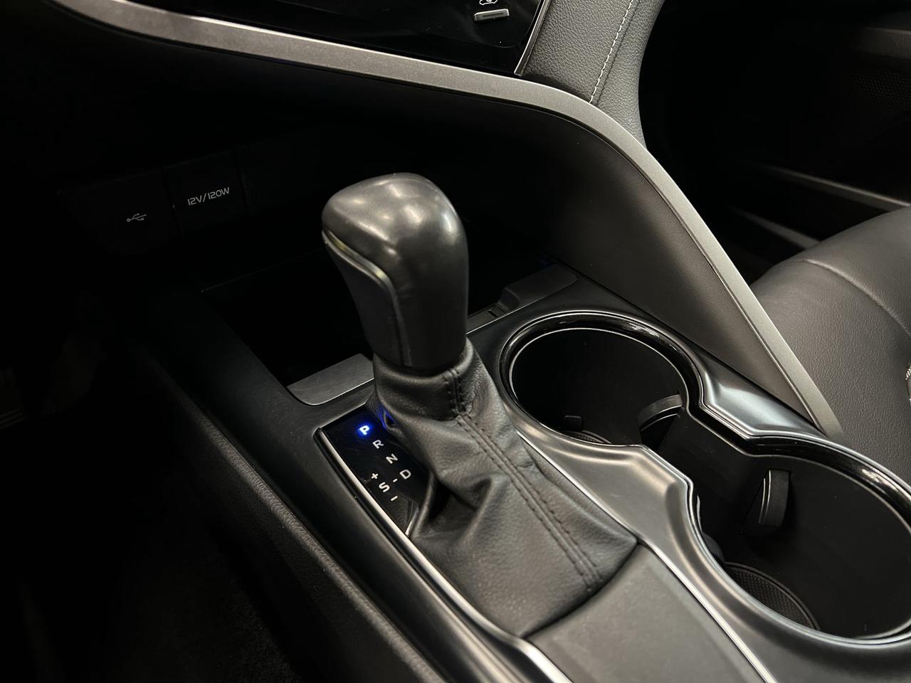 2020 Toyota Camry SE | ONLY 55,000KMS! | HTD LEATHER | CARPLAY | A/C Photo