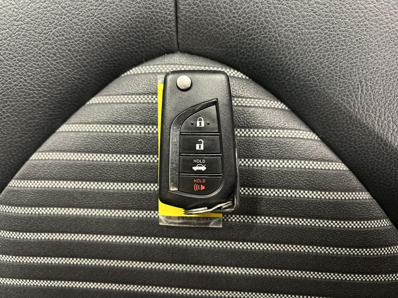 2020 Toyota Camry SE | ONLY 55,000KMS! | HTD LEATHER | CARPLAY | A/C Photo