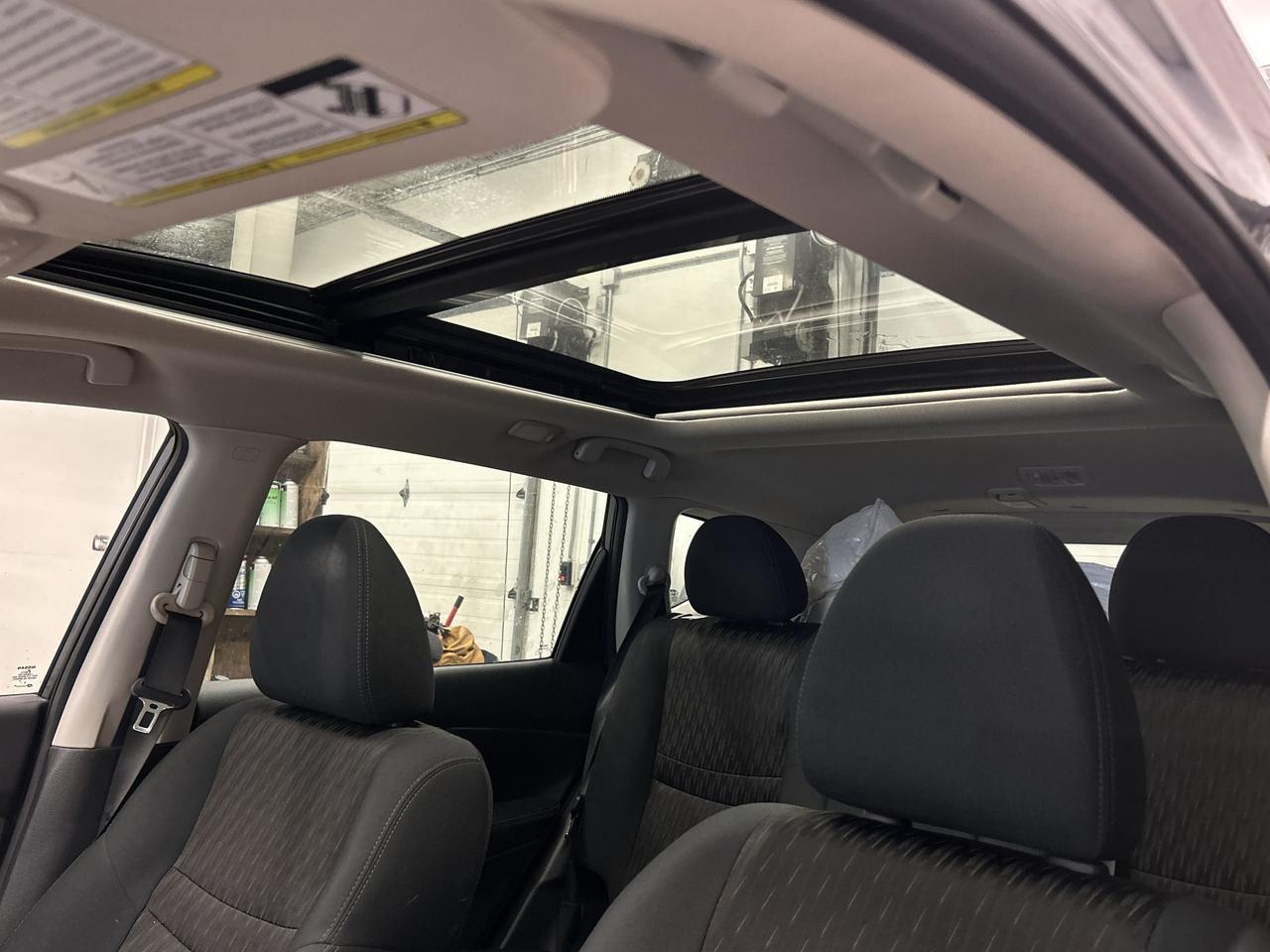 2020 Nissan Rogue SV AWD | LOW KMS! | TECH PKG | PANO ROOF | 360 CAM Photo