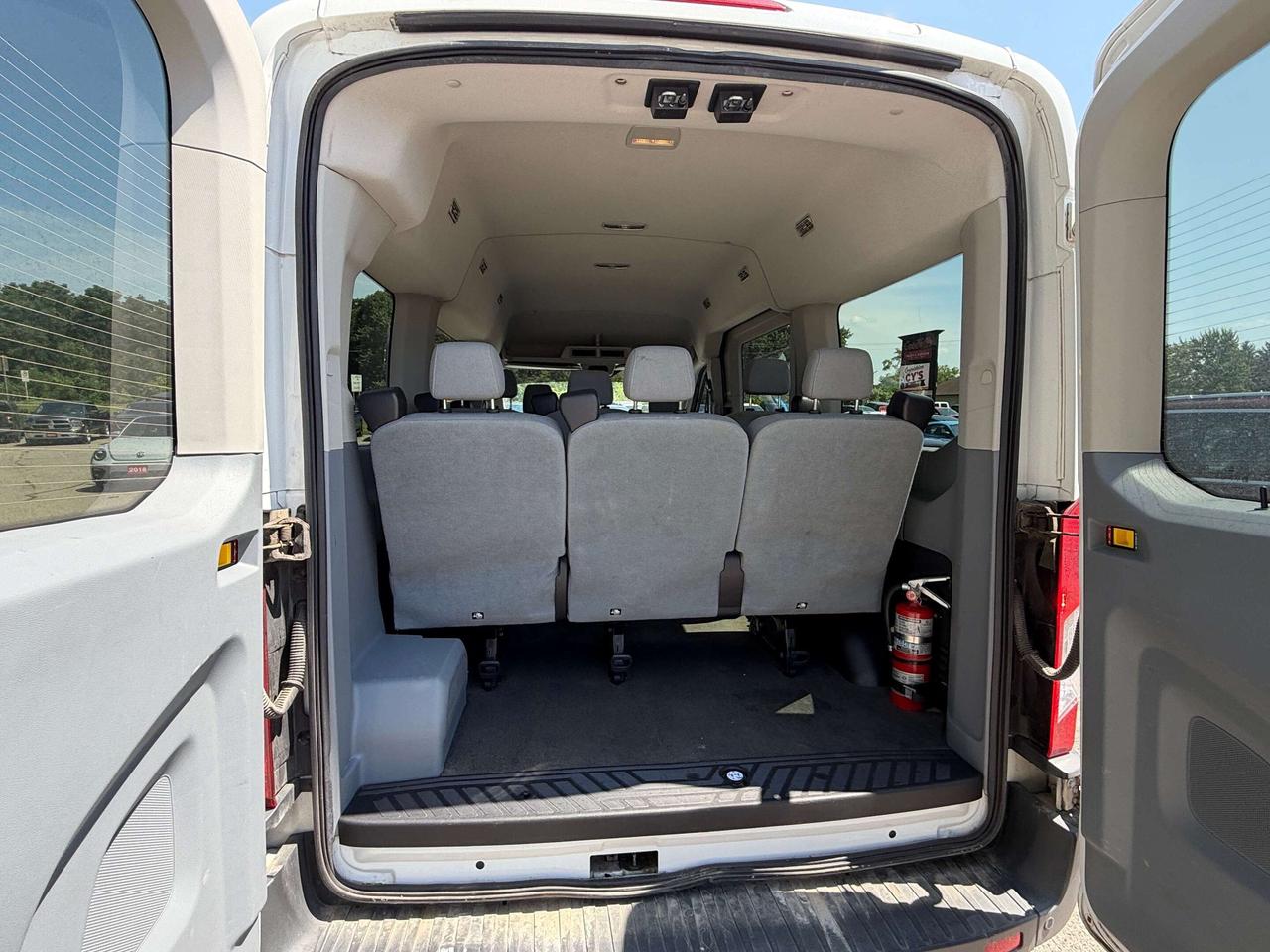 2016 Ford Transit T-150 130 XLT, 10 PASSENGER, BACK UP CAMERA! Photo