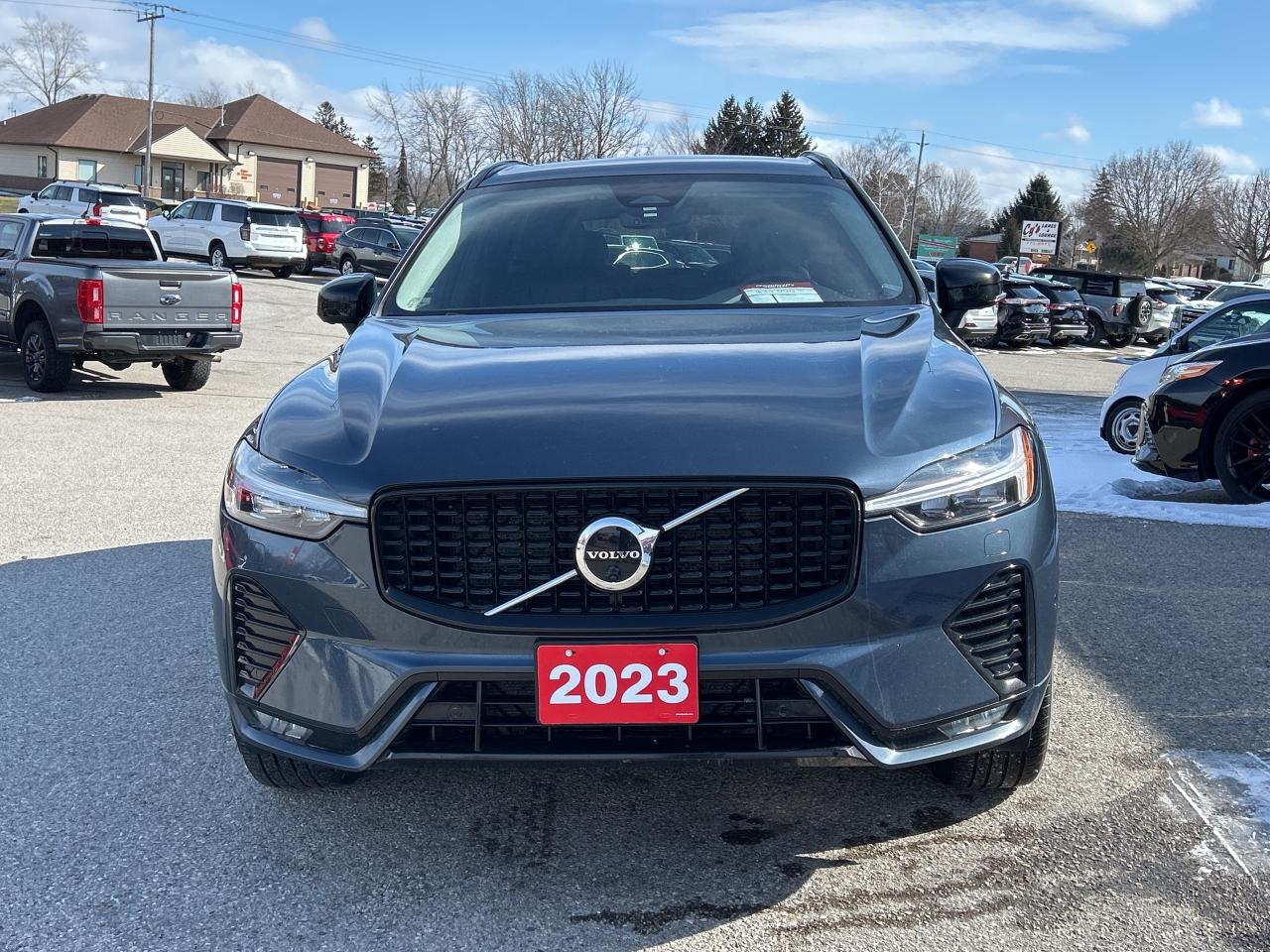 2023 Volvo XC60 PLUS DARK THEME, MILD HYBRID, SUNROOF! - Photo #3