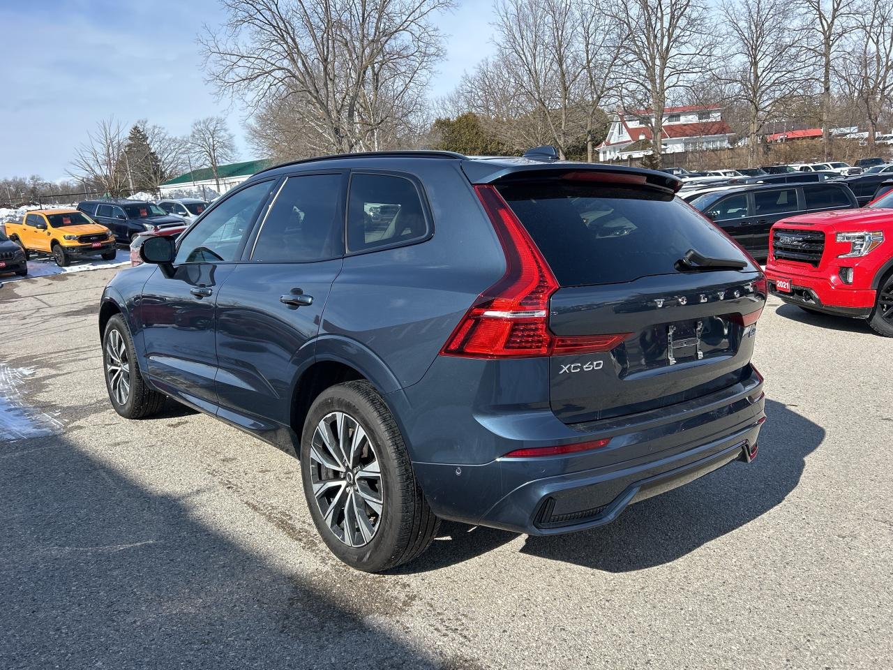 2023 Volvo XC60 PLUS DARK THEME, MILD HYBRID, SUNROOF! - Photo #6