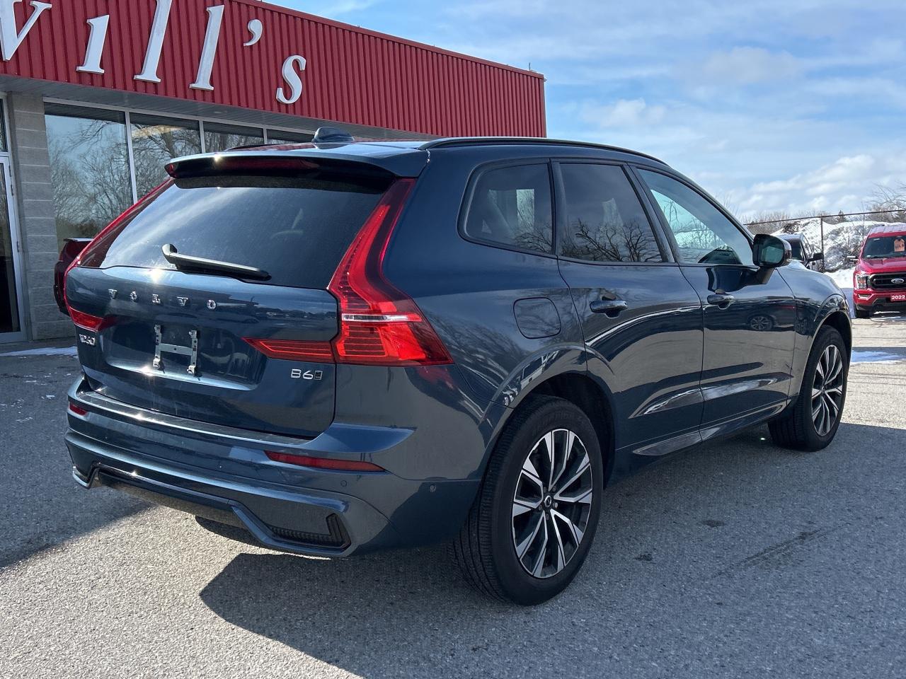 2023 Volvo XC60 PLUS DARK THEME, MILD HYBRID, SUNROOF! - Photo #8