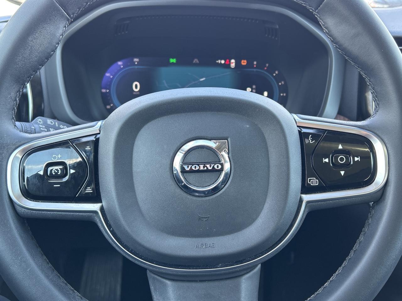 2023 Volvo XC60 PLUS DARK THEME, MILD HYBRID, SUNROOF! - Photo #15