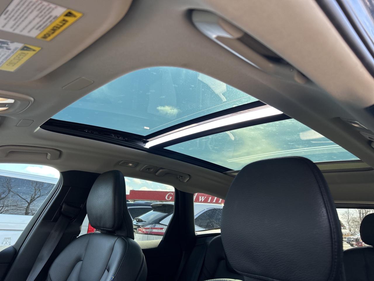 2023 Volvo XC60 PLUS DARK THEME, MILD HYBRID, SUNROOF! - Photo #11