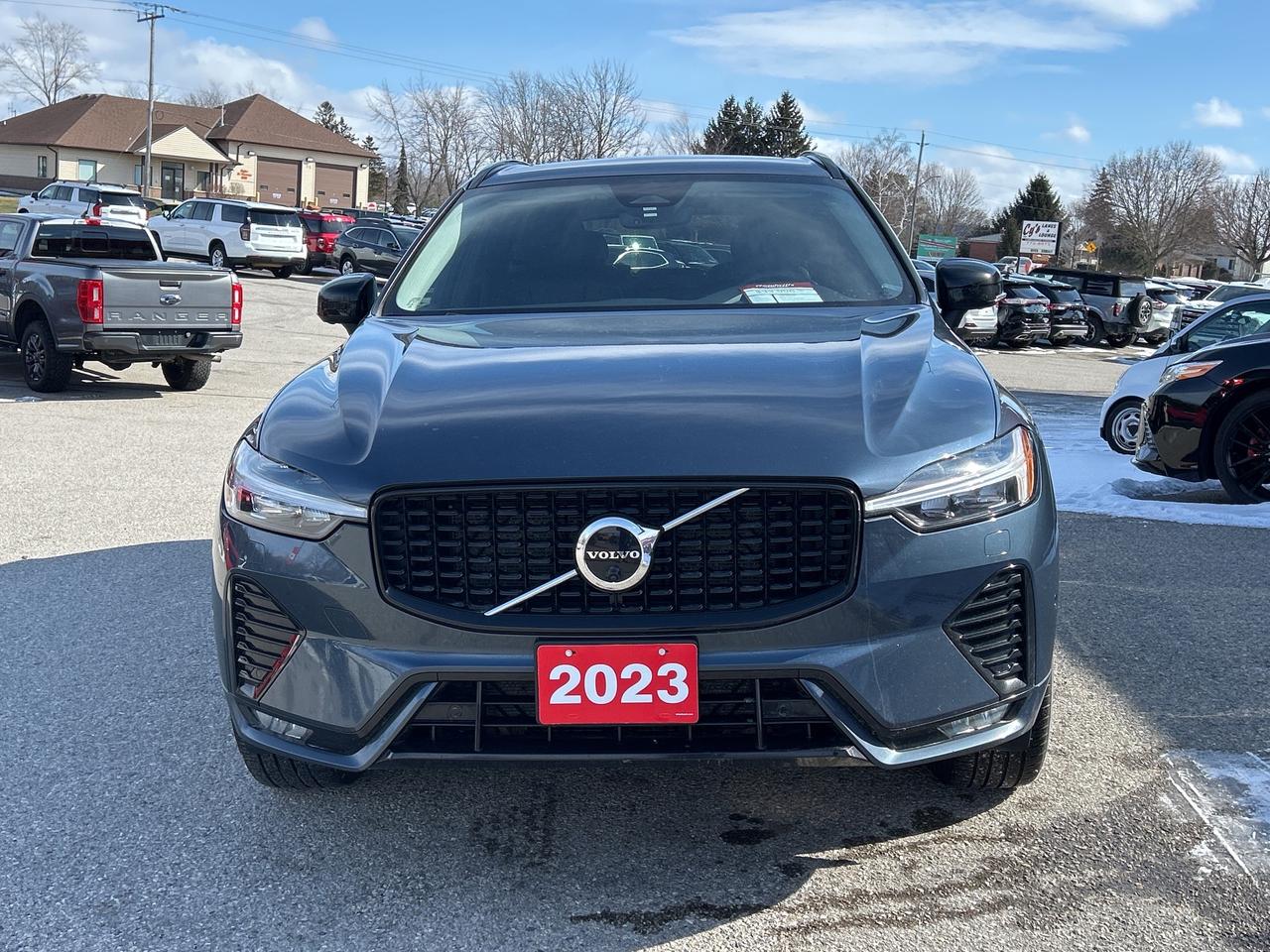 2023 Volvo XC60 PLUS DARK THEME, MILD HYBRID, SUNROOF! Photo