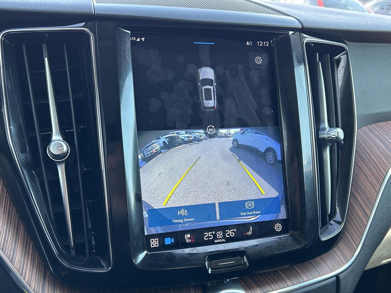 2023 Volvo XC60 PLUS DARK THEME, MILD HYBRID, SUNROOF! Photo