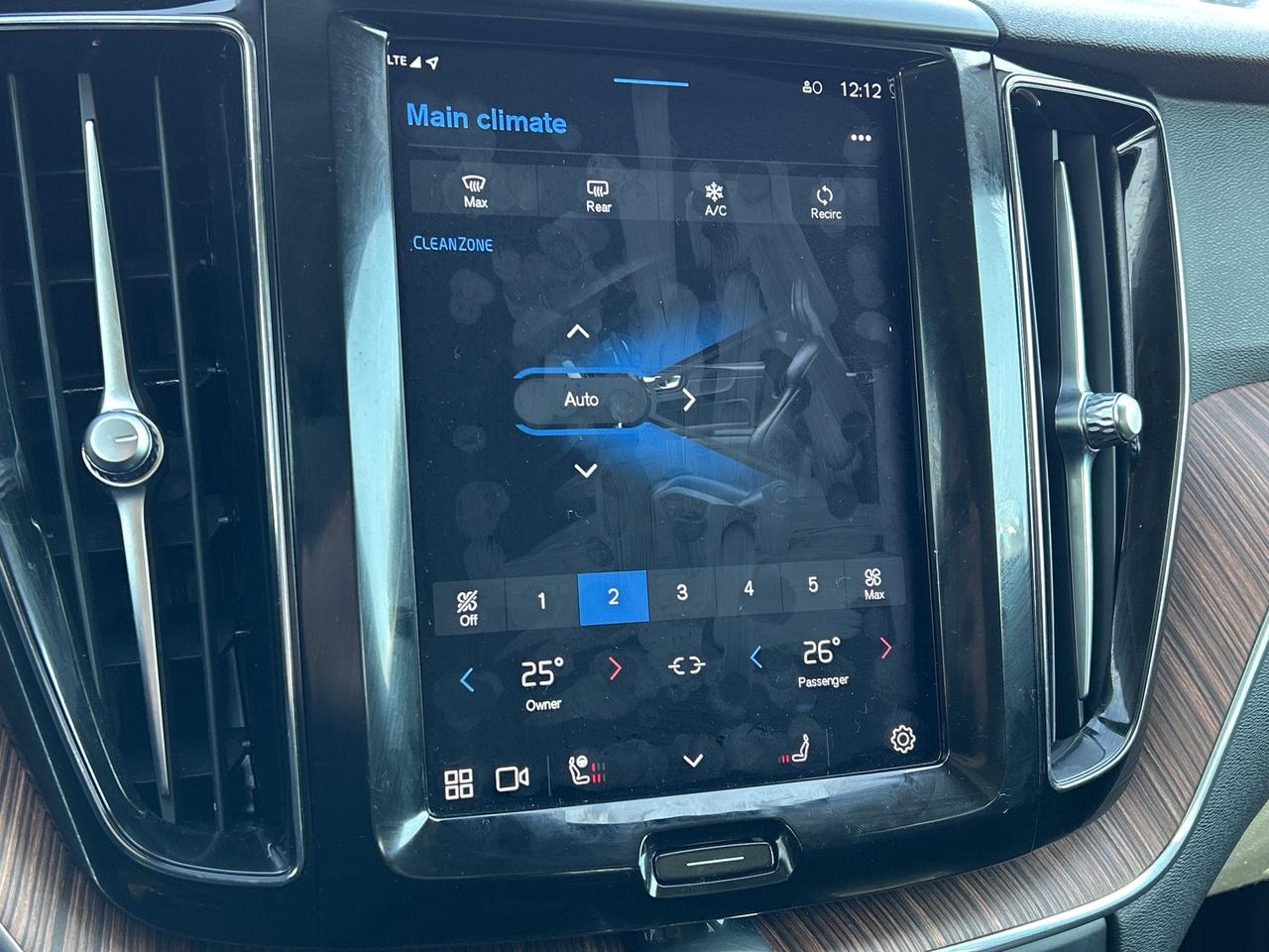 2023 Volvo XC60 PLUS DARK THEME, MILD HYBRID, SUNROOF! Photo