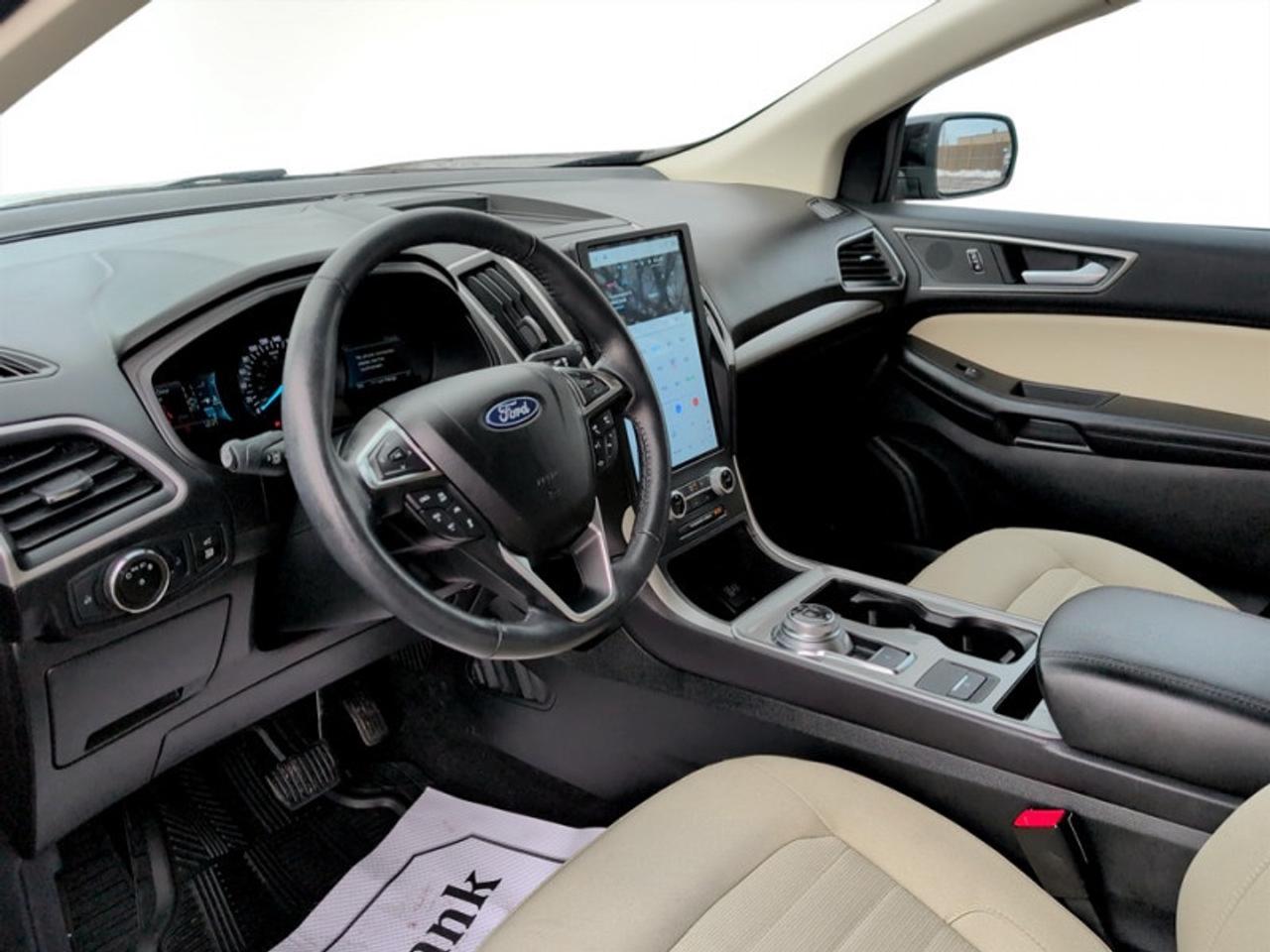 2023 Ford Edge SEL  **LOW KMS - 13 SERVICE RECS.** Photo