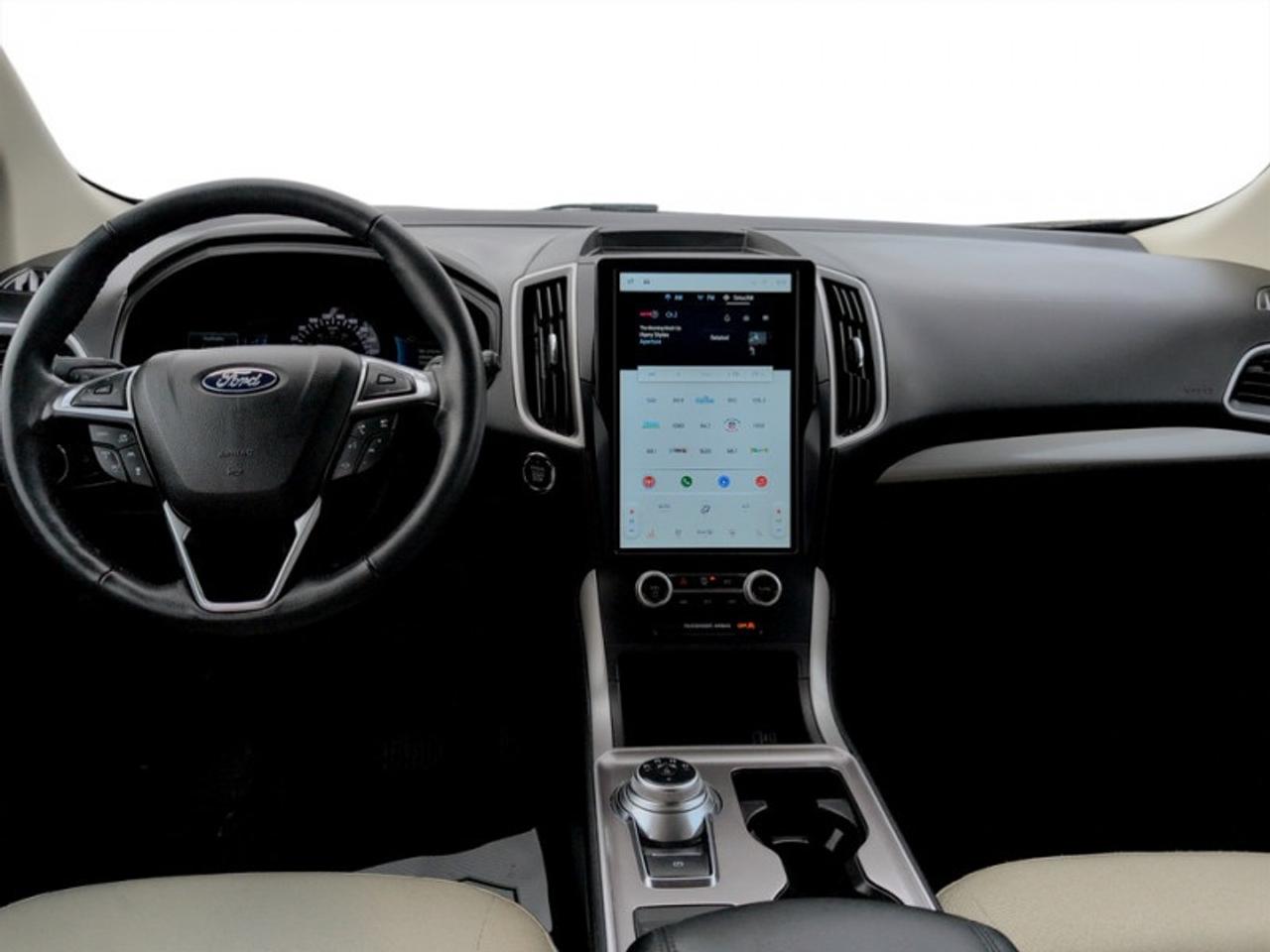 2023 Ford Edge SEL  **LOW KMS - 13 SERVICE RECS.** Photo