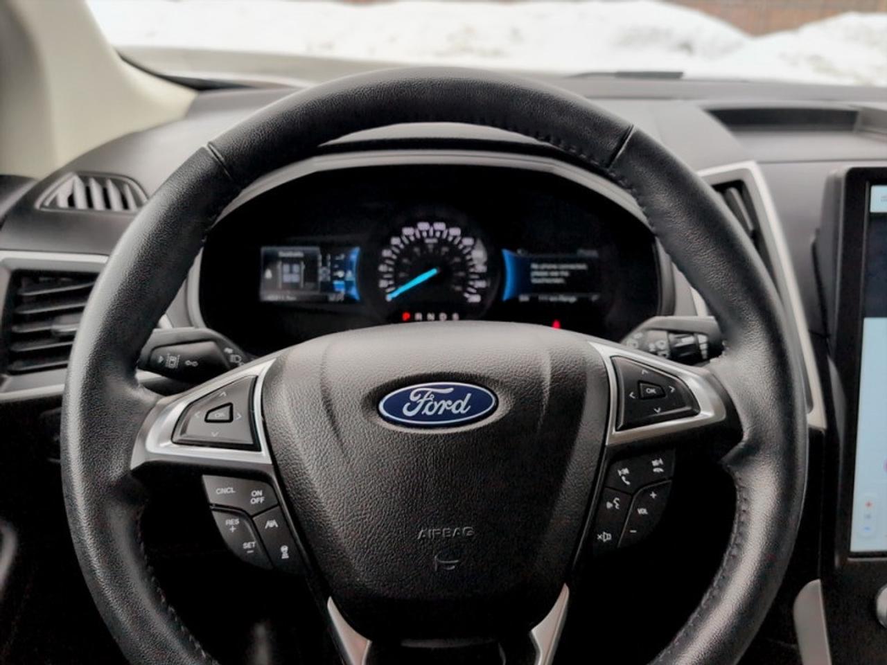 2023 Ford Edge SEL  **LOW KMS - 13 SERVICE RECS.** Photo