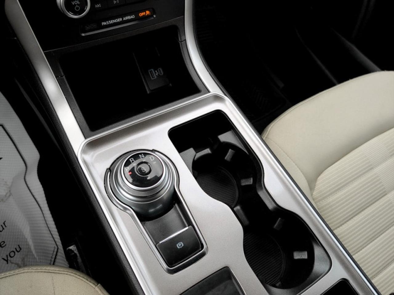 2023 Ford Edge SEL  **LOW KMS - 13 SERVICE RECS.** Photo