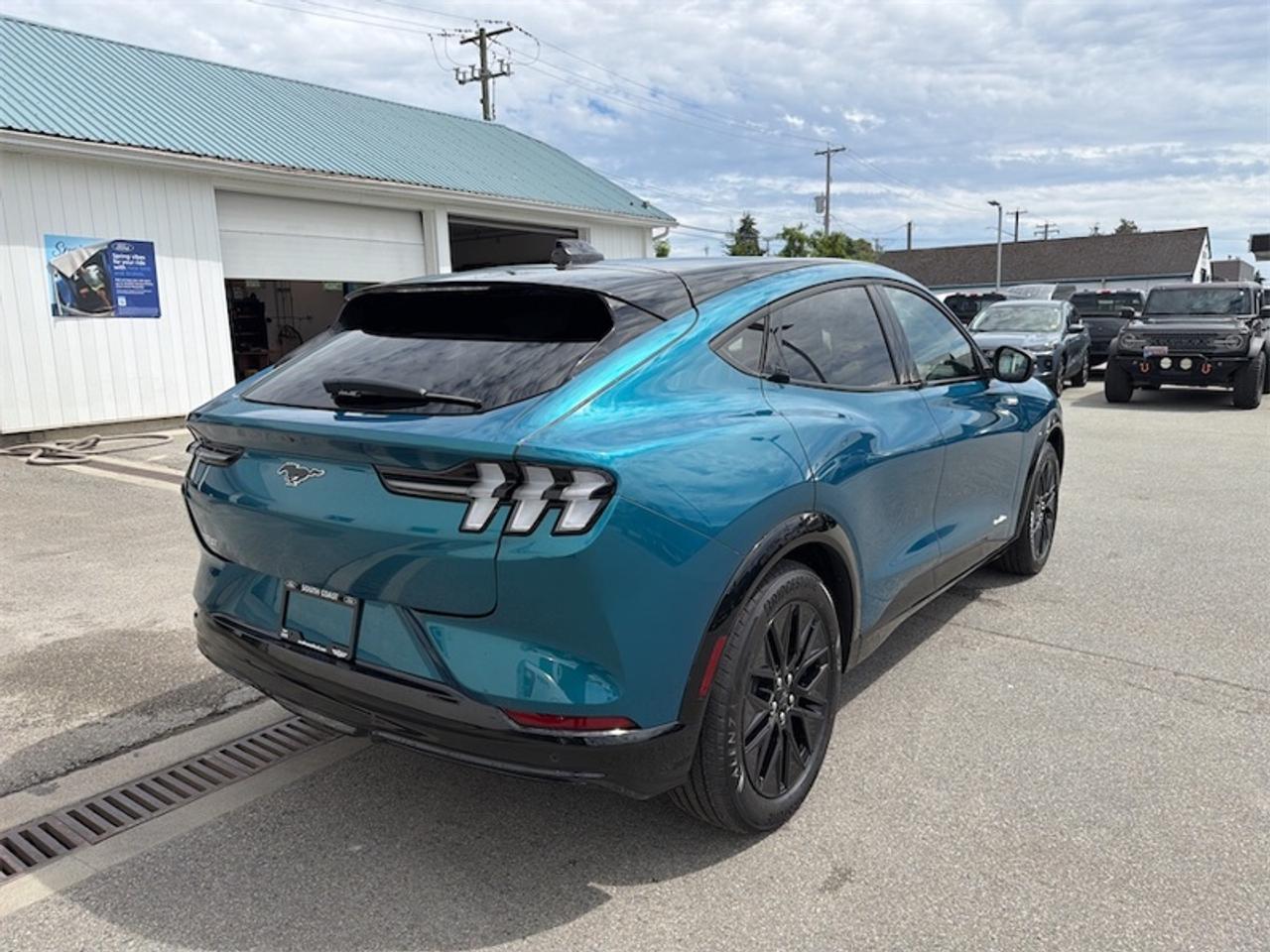 2026 Ford Mustang Mach-E Premium AWD Photo4