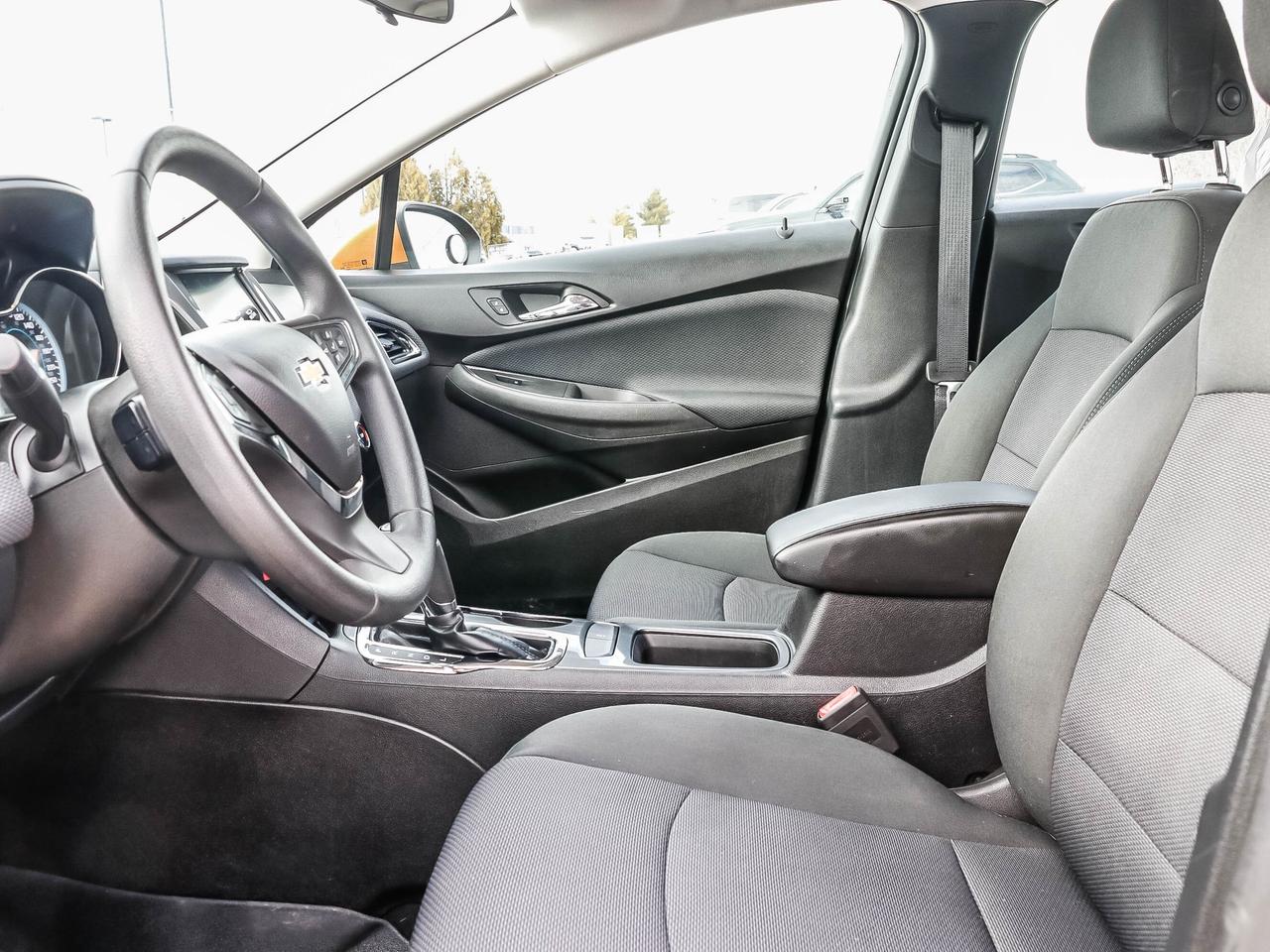 2017 Chevrolet Cruze 4dr HB 1.4L LT w-1SD Photo