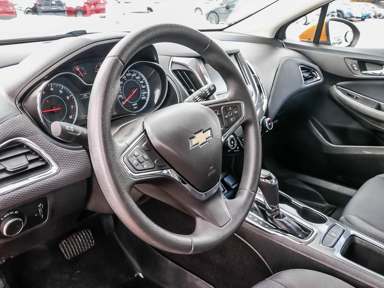 2017 Chevrolet Cruze 4dr HB 1.4L LT w-1SD Photo