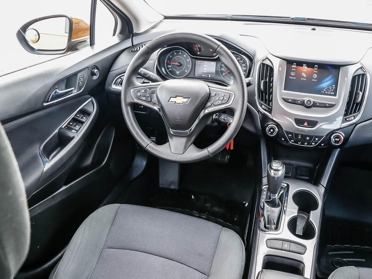 2017 Chevrolet Cruze 4dr HB 1.4L LT w-1SD Photo