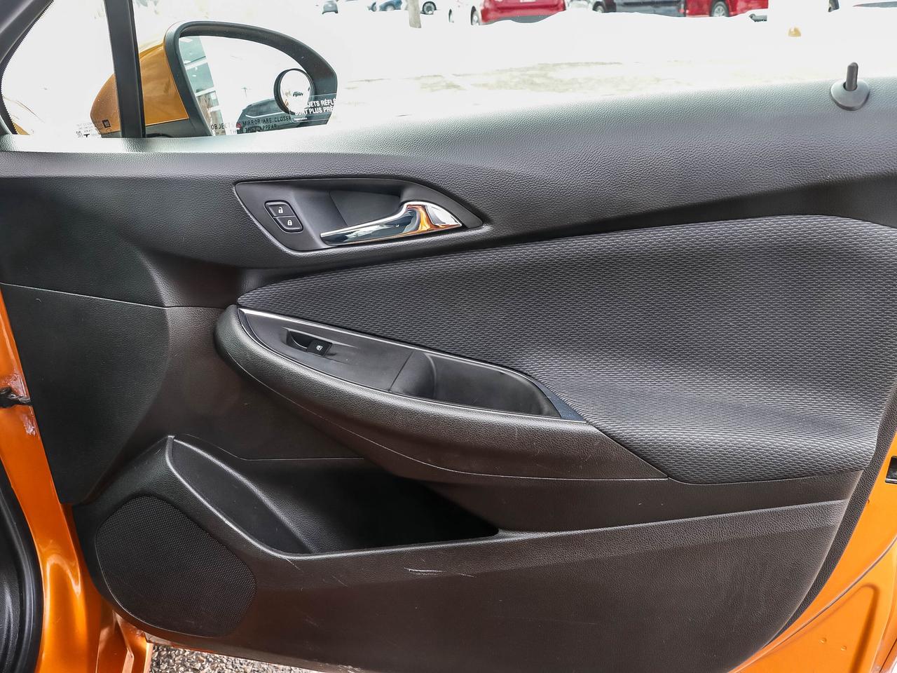 2017 Chevrolet Cruze 4dr HB 1.4L LT w-1SD Photo