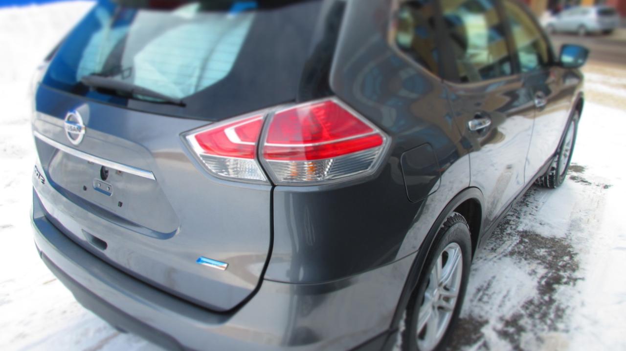 2016 Nissan Rogue SV (CVT) 4dr Front-Wheel Drive Photo