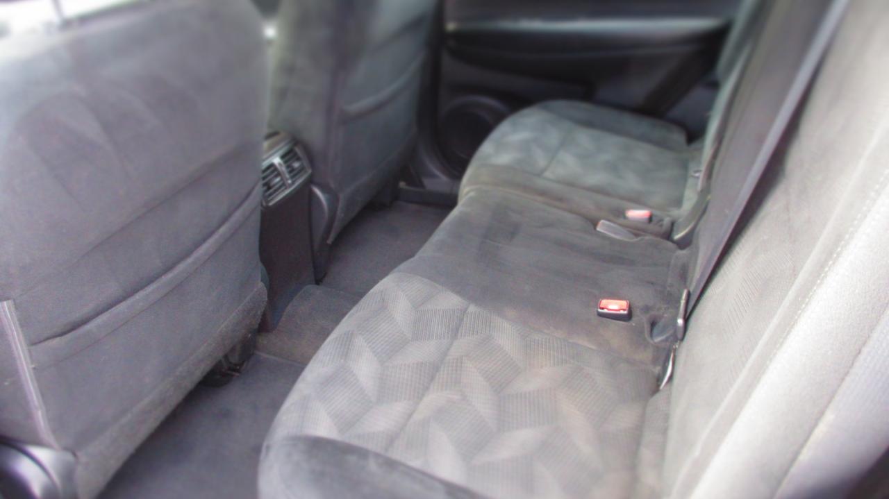 2016 Nissan Rogue SV (CVT) 4dr Front-Wheel Drive Photo