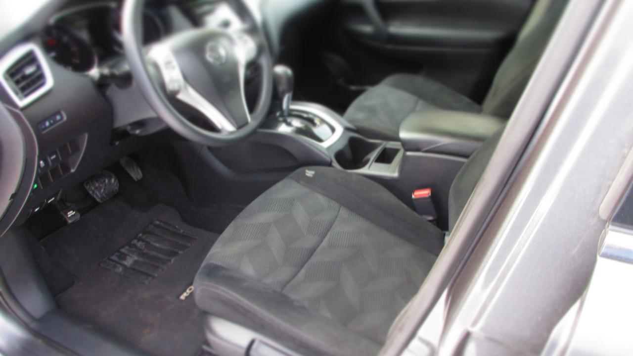 2016 Nissan Rogue SV (CVT) 4dr Front-Wheel Drive Photo