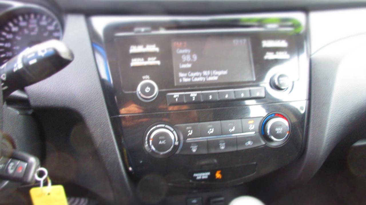 2016 Nissan Rogue SV (CVT) 4dr Front-Wheel Drive Photo