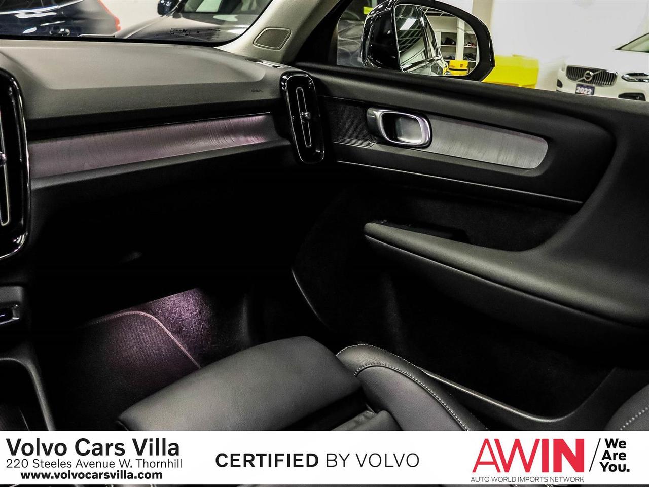 2025 Volvo XC40 B5 AWD Plus Dark Theme Photo