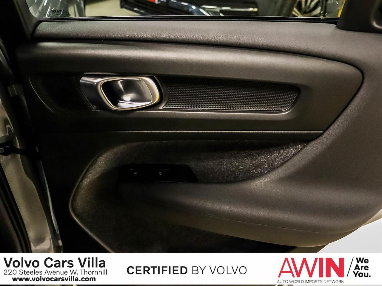 2025 Volvo XC40 B5 AWD Plus Dark Theme Photo