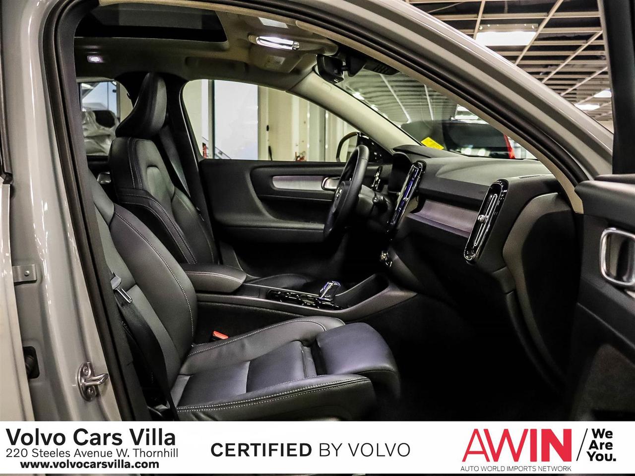 2025 Volvo XC40 B5 AWD Plus Dark Theme Photo