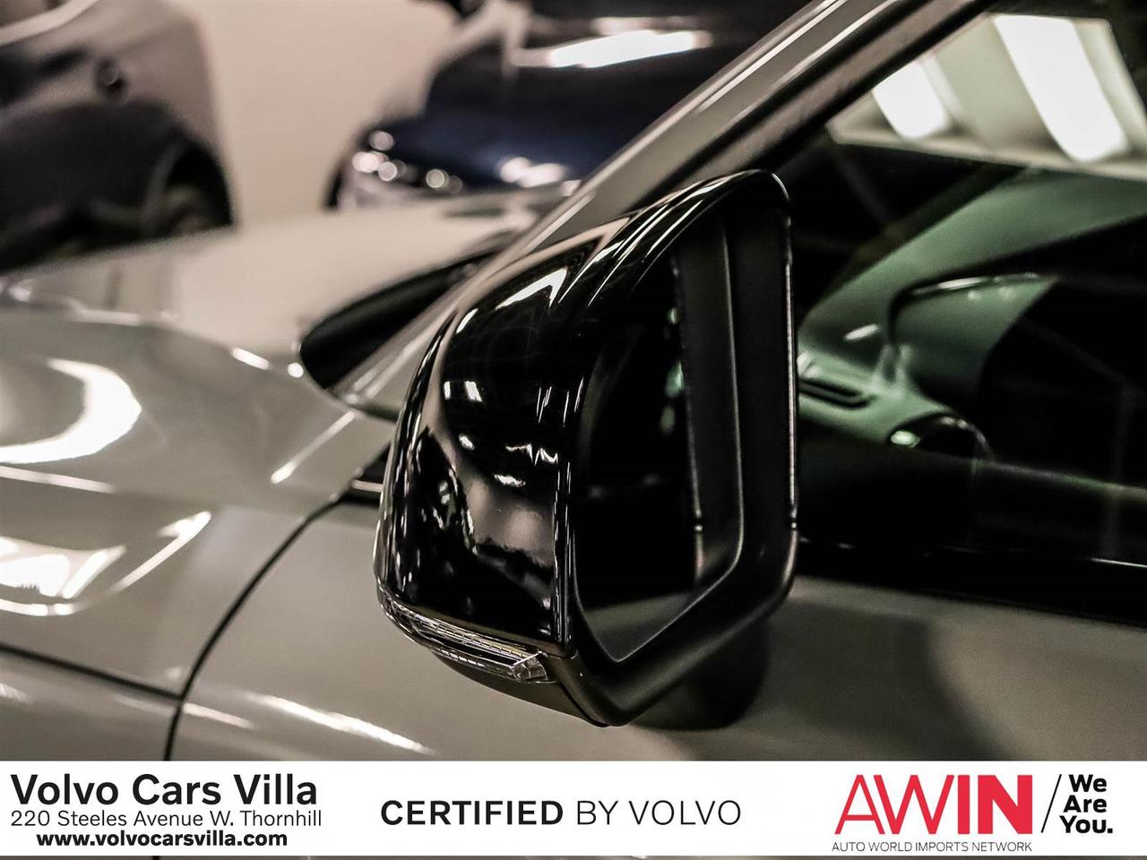 2025 Volvo XC40 B5 AWD Plus Dark Theme Photo