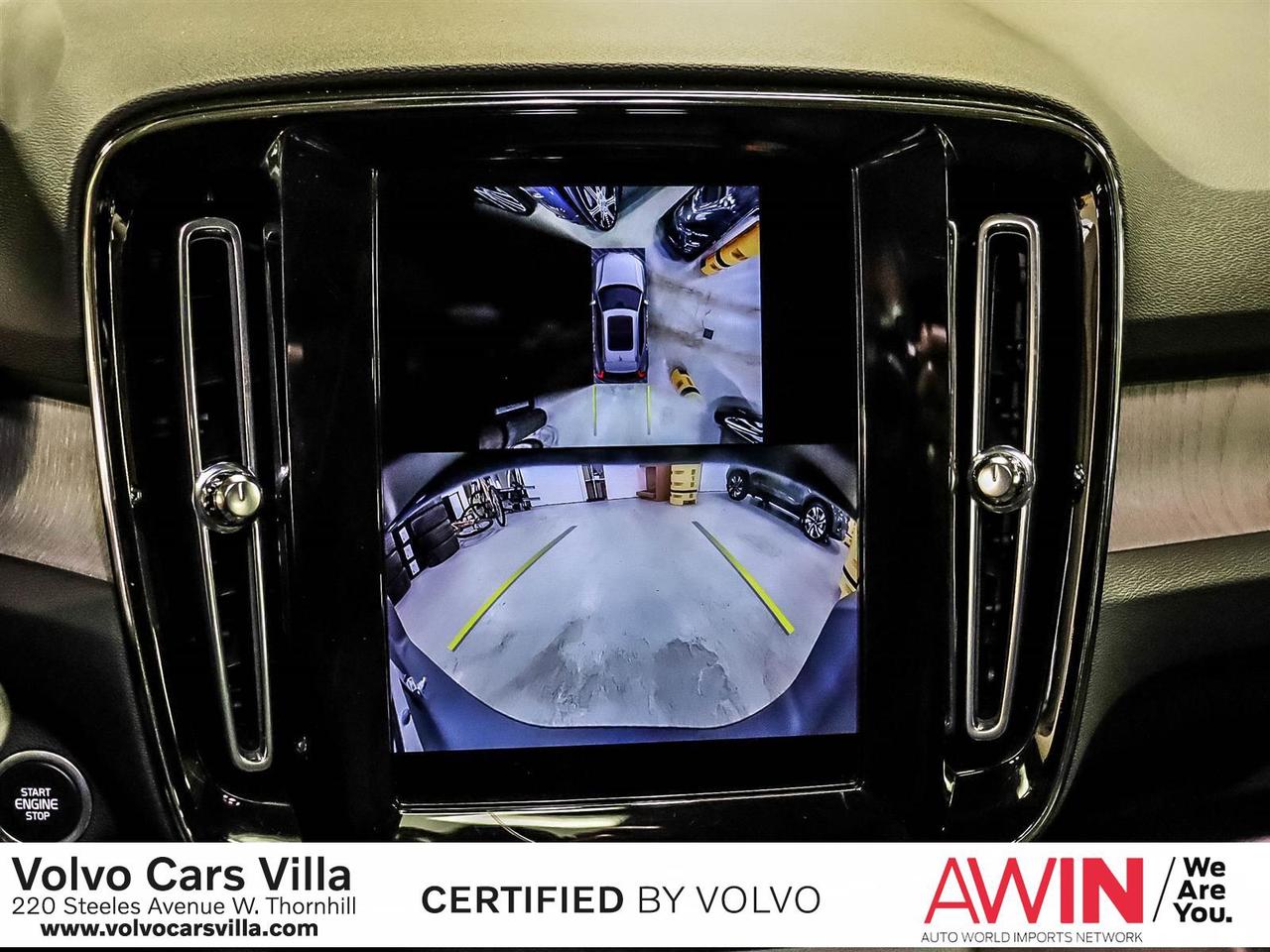 2025 Volvo XC40 B5 AWD Plus Dark Theme Photo