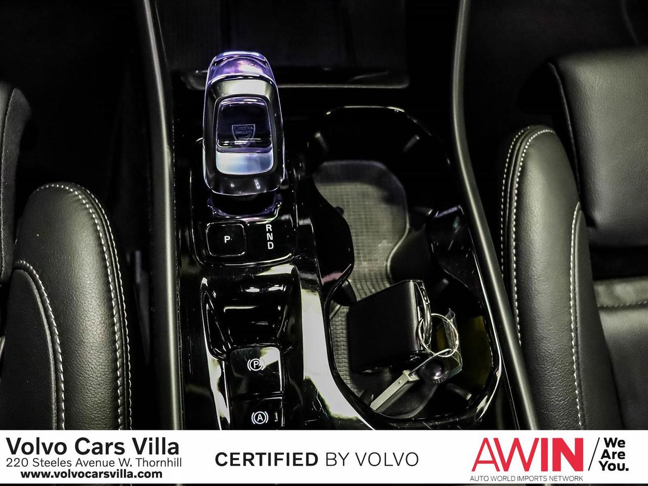 2025 Volvo XC40 B5 AWD Plus Dark Theme Photo