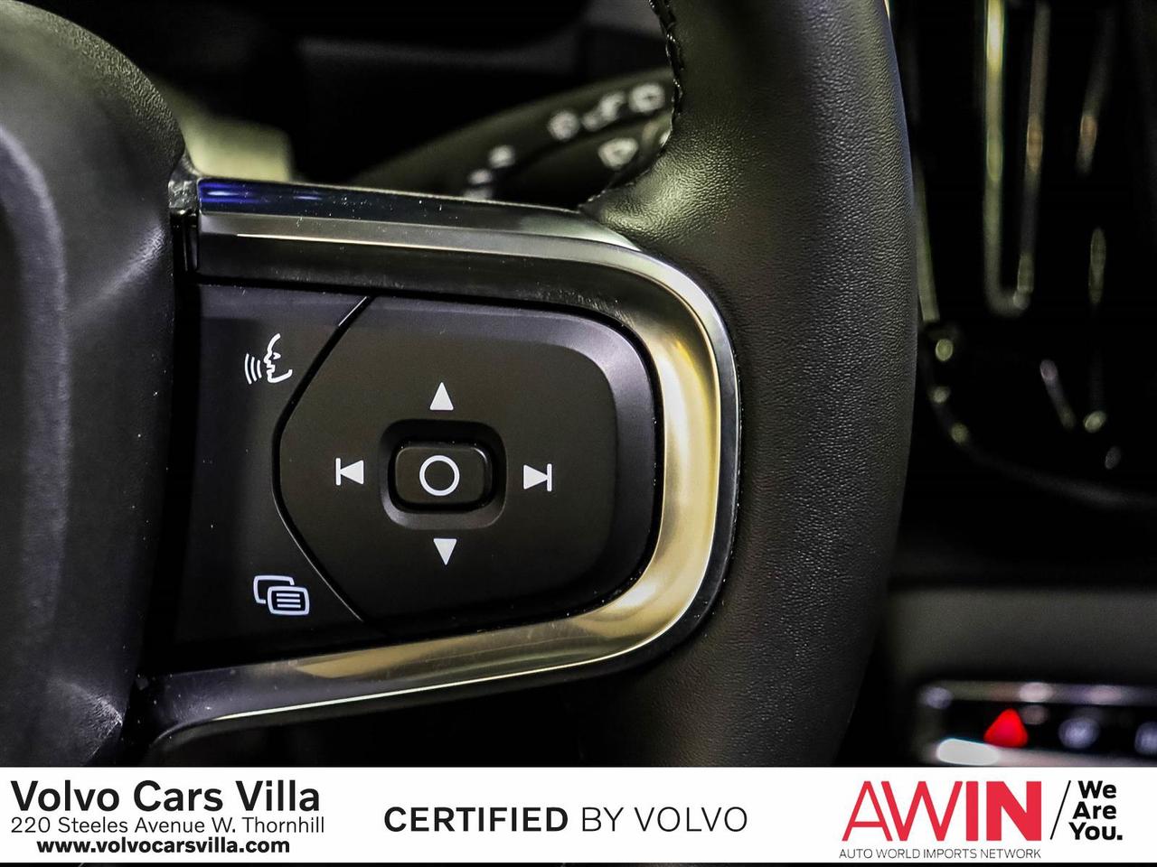 2025 Volvo XC40 B5 AWD Plus Dark Theme Photo