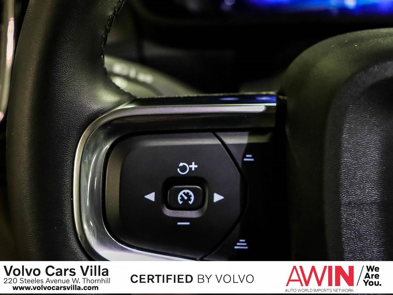 2025 Volvo XC40 B5 AWD Plus Dark Theme Photo