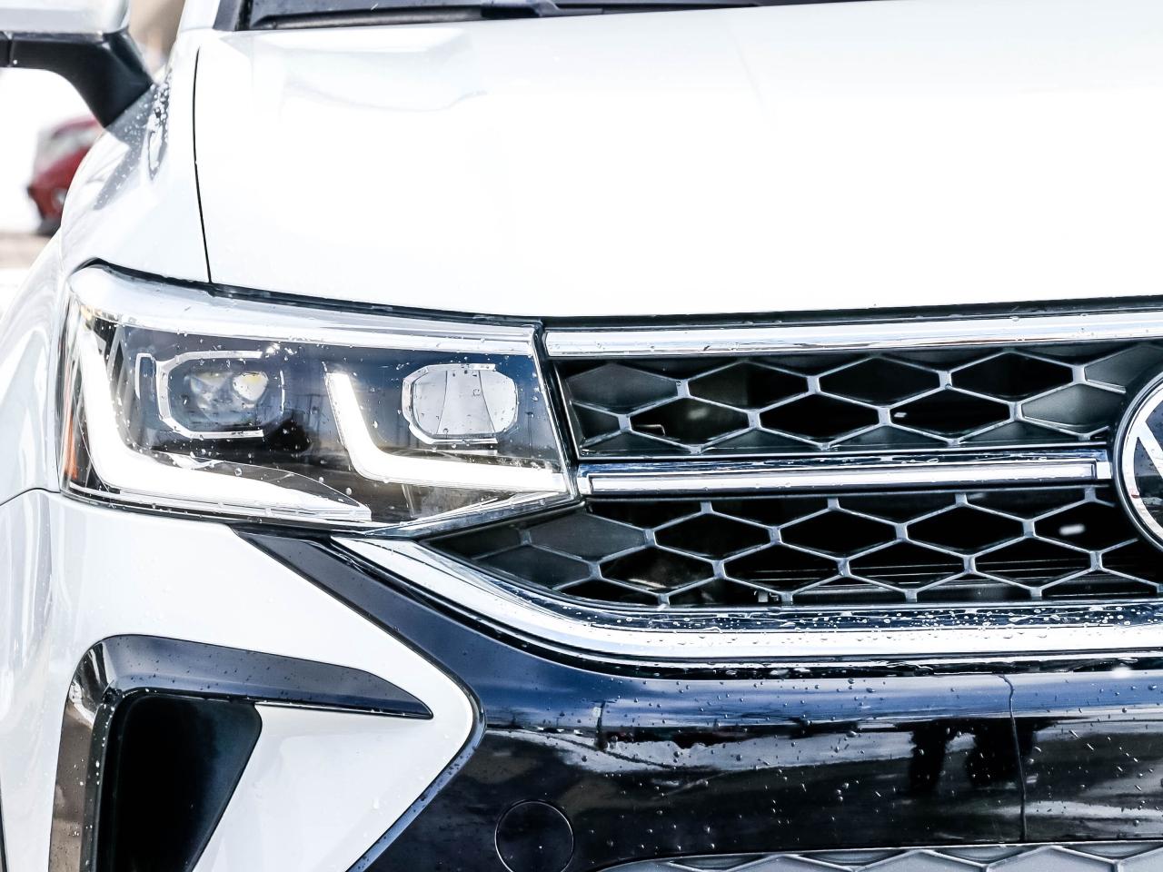 2024 Volkswagen Taos Highline 4MOTION Photo