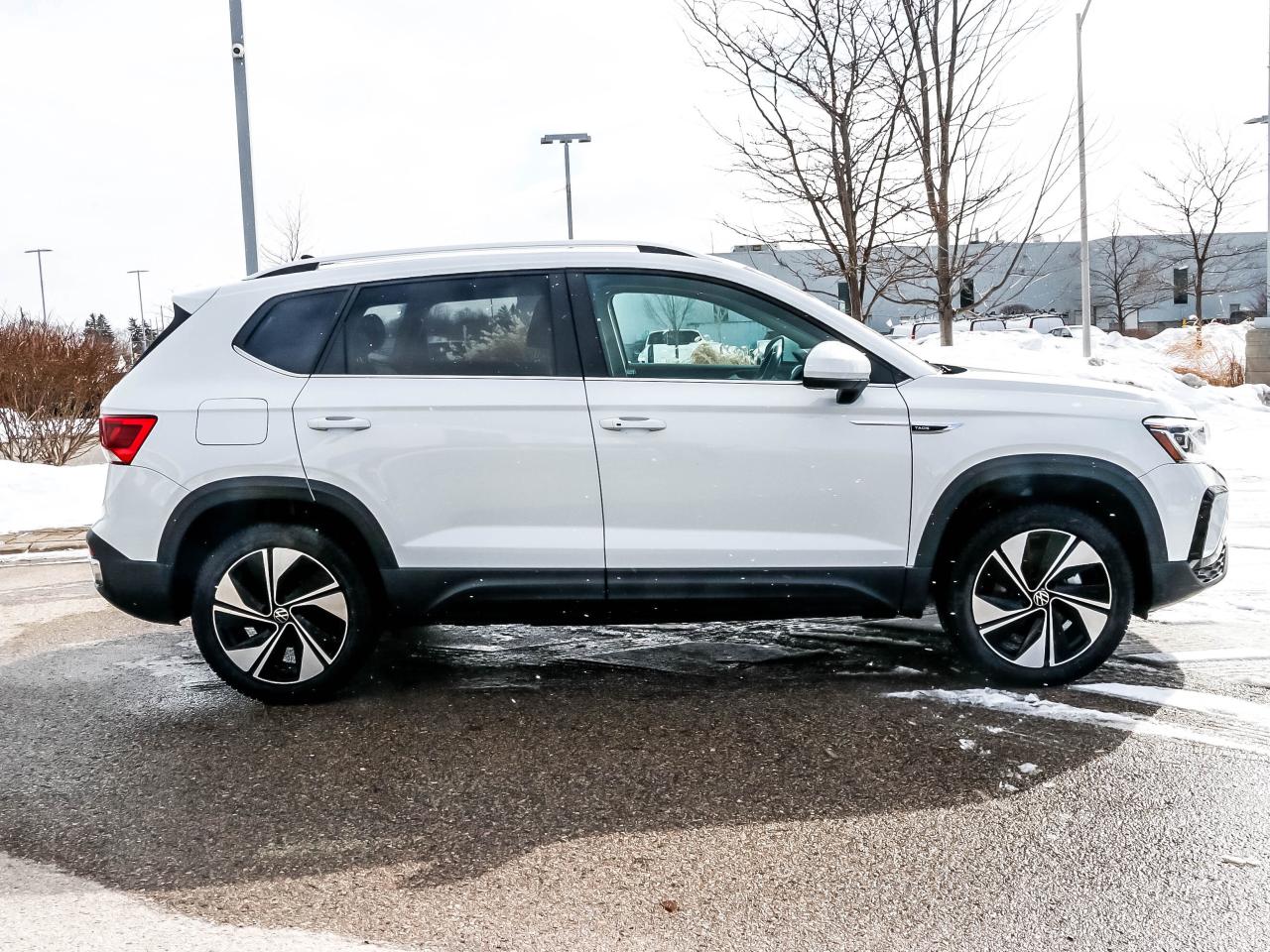 2024 Volkswagen Taos Highline 4MOTION Photo3