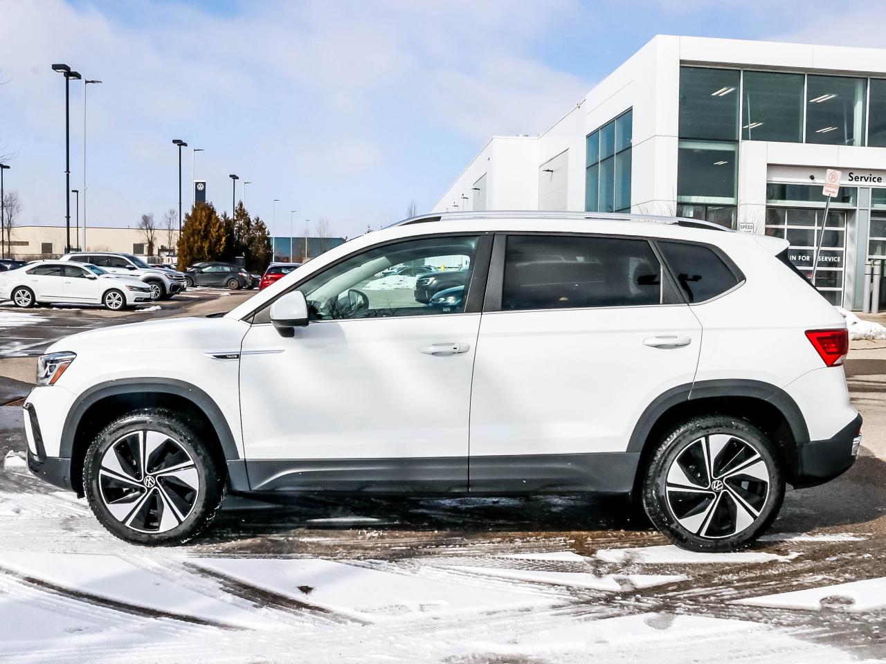 2024 Volkswagen Taos Highline 4MOTION Photo