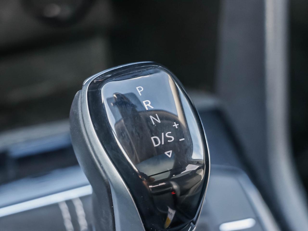 2024 Volkswagen Taos Highline 4MOTION Photo