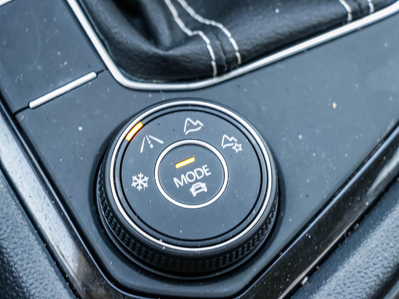 2024 Volkswagen Taos Highline 4MOTION Photo