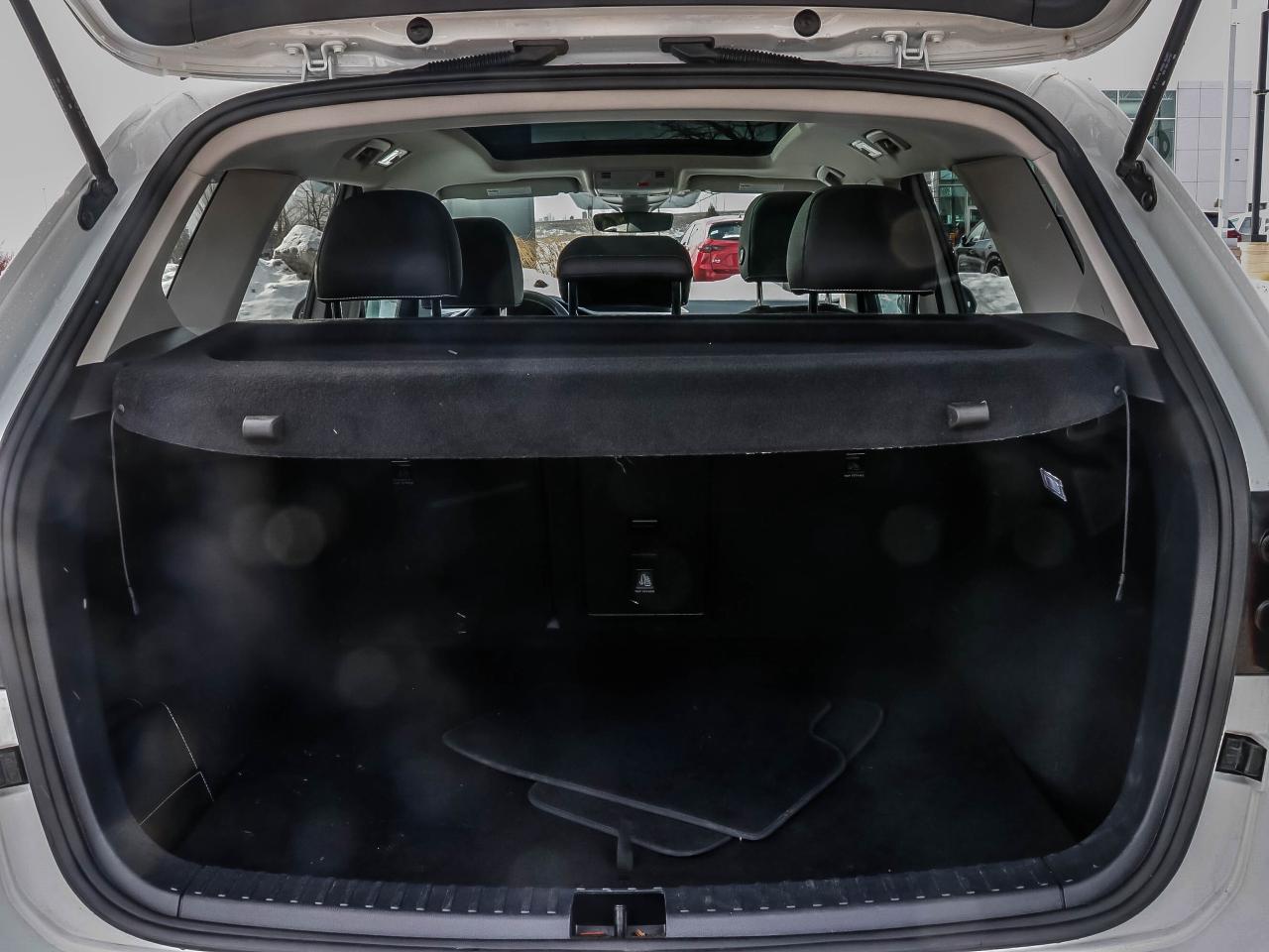 2024 Volkswagen Taos Highline 4MOTION Photo