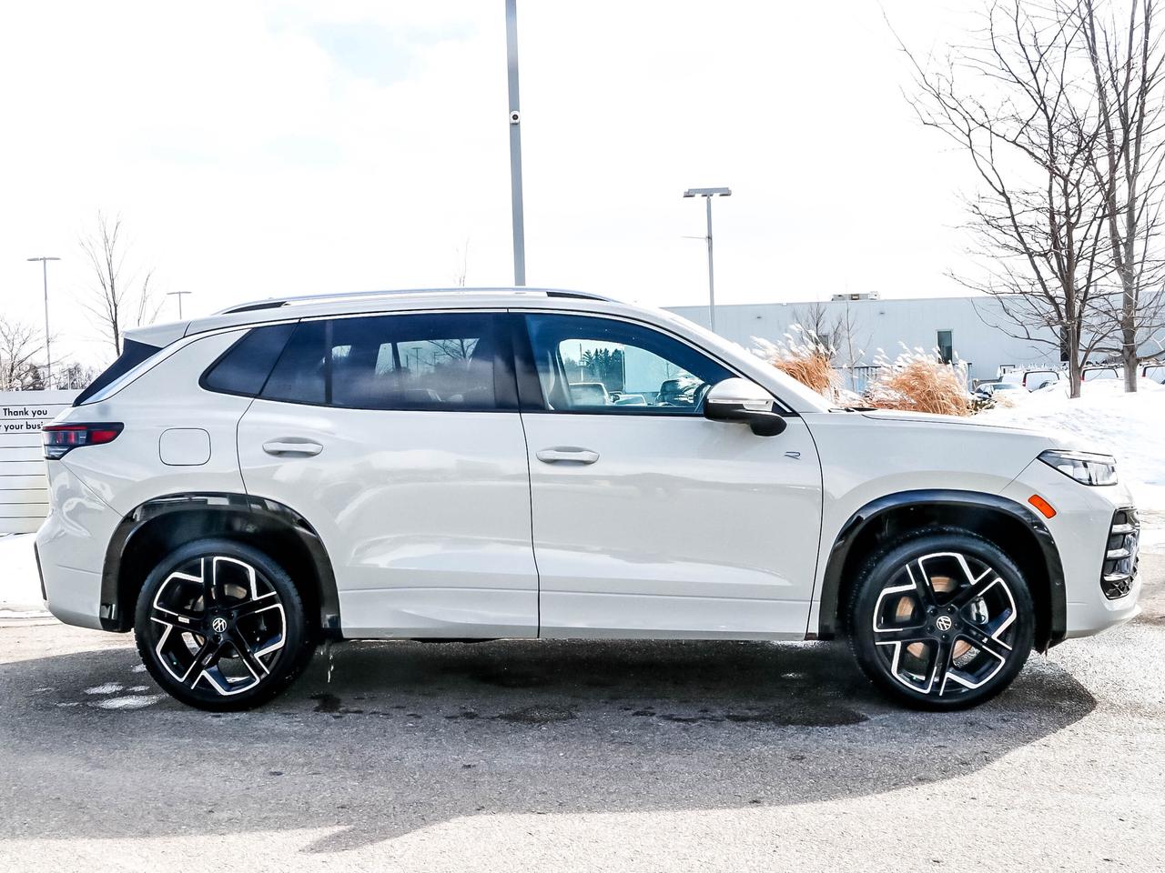 2025 Volkswagen Tiguan HIGHLINE R-LINE 4MOTION Photo3