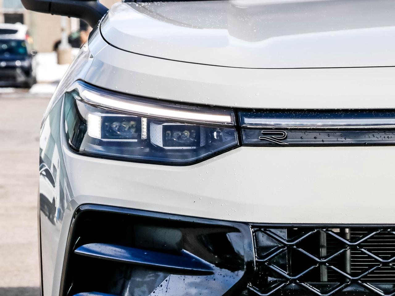 2025 Volkswagen Tiguan HIGHLINE R-LINE 4MOTION Photo2