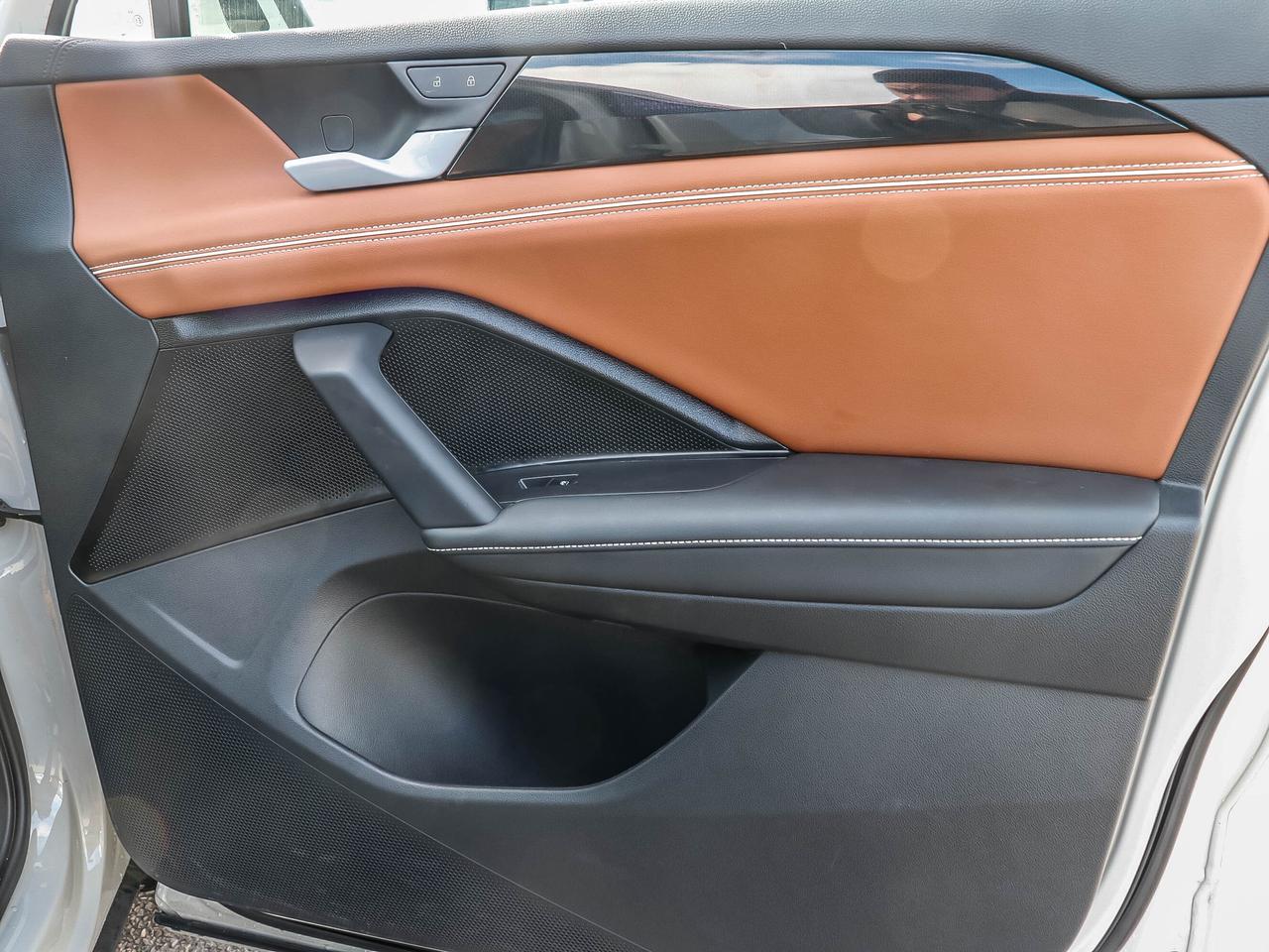 2025 Volkswagen Tiguan HIGHLINE R-LINE 4MOTION Photo