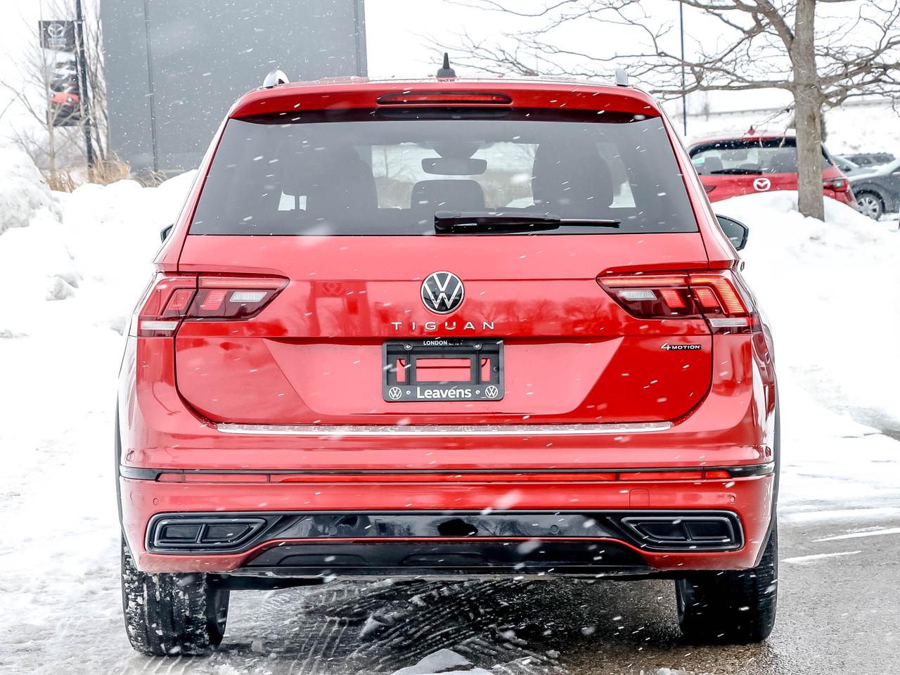 2024 Volkswagen Tiguan Comfortline R-Line Black Edition 4MOTION Photo4