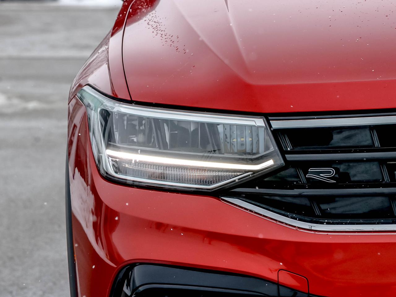 2024 Volkswagen Tiguan Comfortline R-Line Black Edition 4MOTION Photo2