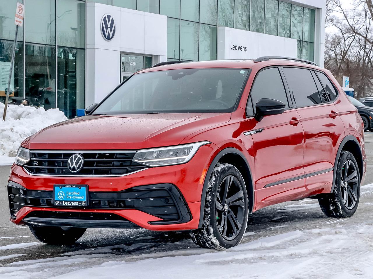 2024 Volkswagen Tiguan Comfortline R-Line Black Edition 4MOTION Photo