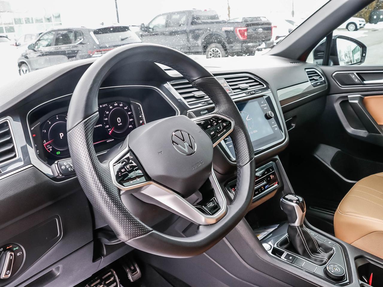 2024 Volkswagen Tiguan Comfortline R-Line Black Edition 4MOTION Photo